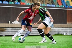 20240915 ÖIS Ebba Axelsson och GAIS Isabelle Wallström under fotbollsmatchen mellan ÖIS och GAIS  i DM Dam den 17 september 2024 på Valhalla IP i Göteborg.