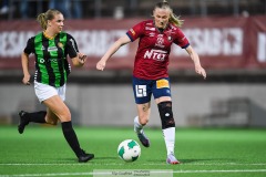 20240915 ÖIS Elin Wallskog Fahlgren och GAIS Linnéa Karlsson under fotbollsmatchen mellan ÖIS och GAIS  i DM Dam den 17 september 2024 på Valhalla IP i Göteborg.