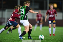 20240915 GAIS Elin Pernsved och ÖIS Mia Karisik under fotbollsmatchen mellan ÖIS och GAIS  i DM Dam den 17 september 2024 på Valhalla IP i Göteborg.