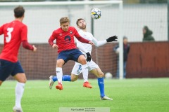 20240127 IK Oddevolds Liridon Kalludra och ÖIS Isak Dahlqvist under träningsmatchen ÖIS och IK Oddevold på Valhalla IP den 27 januari 2024 i Göteborg.