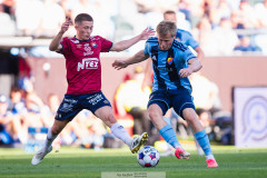 20260720 Örgrytes Benjamin Laturnus och Djurgårdens Bo Hegland under fotbollsmatchen i Allsvenskan mellan Örgryte IS och Djurgårdens IF den 20 juli 2026 på Gamla Ullevi i Göteborg. 
Foto: Filip Kauffeldt