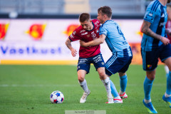 20260720 Örgrytes Benjamin Laturnus och Djurgårdens Jacob Une under fotbollsmatchen i Allsvenskan mellan Örgryte IS och Djurgårdens IF den 20 juli 2026 på Gamla Ullevi i Göteborg. 
Foto: Filip Kauffeldt