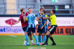 20260720 Örgrytes William Hofvander och Djurgårdens Adam Ståhl under fotbollsmatchen i Allsvenskan mellan Örgryte IS och Djurgårdens IF den 20 juli 2026 på Gamla Ullevi i Göteborg. 
Foto: Filip Kauffeldt