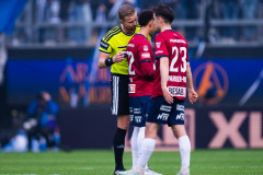 20260518 Huvuddomare Glenn Nyberg och Örgrytes Tobias Sana under fotbollsmatchen i Allsvenskan mellan Örgryte IS och IFK Göteborg den 18 maj 2026 på Gamla Ullevi i Göteborg. 
Foto: Filip Kauffeldt