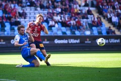 20250809 IK Oddevolds Erik Hedenquist och ÖIS William Svensson under fotbollsmatchen mellan Örgryte IS och IK Oddevold i Superettan den 9 augusti 2025 på Gamla Ullevi i Göteborg.