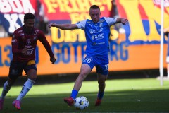 20250809 IK Oddevolds Adam Engelbrektsson och ÖIS Tobias Sana under fotbollsmatchen mellan Örgryte IS och IK Oddevold i Superettan den 9 augusti 2025 på Gamla Ullevi i Göteborg.