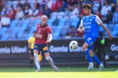20250809 ÖIS Amel Mujanic och IK Oddevolds Rasmus Wiedesheim-Paul under fotbollsmatchen mellan Örgryte IS och IK Oddevold i Superettan den 9 augusti 2025 på Gamla Ullevi i Göteborg.