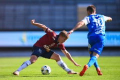 20250809 ÖIS Isak Dahlqvist och IK Oddevolds Liridon Kalludra under fotbollsmatchen mellan Örgryte IS och IK Oddevold i Superettan den 9 augusti 2025 på Gamla Ullevi i Göteborg.