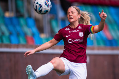20260510 under fotbollsmatchen i Division 2 Dam Sydvästra Götaland mellan Qviding FIF och Eriksbergs IF den 10 maj 2026 på Valhalla IP i Göteborg. 
Foto: Filip Kauffeldt