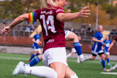 20260510 under fotbollsmatchen i Division 2 Dam Sydvästra Götaland mellan Qviding FIF och Eriksbergs IF den 10 maj 2026 på Valhalla IP i Göteborg. 
Foto: Filip Kauffeldt