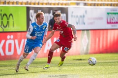 20240430 Skövde AIKs Stefan Ljubicic och IK Oddevolds Viktor Krüger under fotbollsmatchen i Superettan mellan Skövde AIK och IK Oddevold den 30 april 2024 på Borås Arena i Borås.