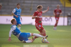 20240430 Skövde AIKs Samuel Sörman och IK Oddevolds Viktor Krüger under fotbollsmatchen i Superettan mellan Skövde AIK och IK Oddevold den 30 april 2024 på Borås Arena i Borås.