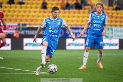 20240430 IK Oddevolds Liridon Kalludra under fotbollsmatchen i Superettan mellan Skövde AIK och IK Oddevold den 30 april 2024 på Borås Arena i Borås.