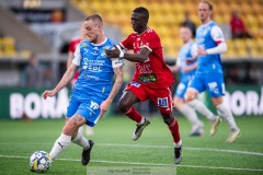 20240430 IK Oddevolds Filip Karlin och Skövde AIKs Mamadou Ousmane Diagne under fotbollsmatchen i Superettan mellan Skövde AIK och IK Oddevold den 30 april 2024 på Borås Arena i Borås.