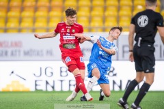 20240430 Skövde AIKs Filip Drinic och IK Oddevolds Gustav Forsell under fotbollsmatchen i Superettan mellan Skövde AIK och IK Oddevold den 30 april 2024 på Borås Arena i Borås.