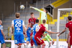 20240430 IK Oddevolds Oscar Ekman och Skövde AIKs Filip Schyberg under fotbollsmatchen i Superettan mellan Skövde AIK och IK Oddevold den 30 april 2024 på Borås Arena i Borås.