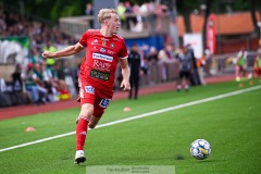 20240804 Skövde AIKs Emil Skillermo under fotbollsmatchen i Superettan mellan Skövde AIK och ÖIS den 4 Augusti 2024 på Södermalms IP i Skövde.