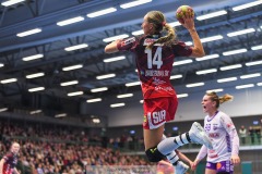 20231230 Skövde HFs Britta Jakobsson van Stam under handbollsmatchen i Handbollsligan dam mellan Skövde HF och Skara HF den 30 december 2023 i Skövde.