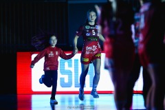 20241230 Skövde HFs Vera Bustad under handbollsmatchen i Handbollsligan mellan Skövde HF och Skara HF den 30 december 2024 i Arena Skövde i Skövde.