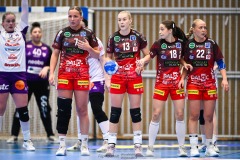 20241230 Skövde HFs Manon Zijlmans, Tindra Sahlin Wallenius, Selma Hestner Olsson och Isabelle Medin Sand under handbollsmatchen i Handbollsligan mellan Skövde HF och Skara HF den 30 december 2024 i Arena Skövde i Skövde.