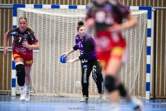 20241230 Skara HFs Isabella Mourtadiou under handbollsmatchen i Handbollsligan mellan Skövde HF och Skara HF den 30 december 2024 i Arena Skövde i Skövde.