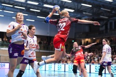 20241230 Skövde HFs Isabelle Medin Sand under handbollsmatchen i Handbollsligan mellan Skövde HF och Skara HF den 30 december 2024 i Arena Skövde i Skövde.