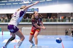 20241230 Skövde HFs Signe Lindblad under handbollsmatchen i Handbollsligan mellan Skövde HF och Skara HF den 30 december 2024 i Arena Skövde i Skövde.