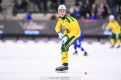 20241228 Ljusdals Erik Swartswe under bandymatchen i Elitserien mellan Villa-Lidköping BK och Ljusdals BK den 28 december 2024 i Sparbanken Arena i Lidköping.