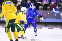 20241228 Villa-Lidköpings Alwin Andersson under bandymatchen i Elitserien mellan Villa-Lidköping BK och Ljusdals BK den 28 december 2024 i Sparbanken Arena i Lidköping.