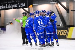 20241228 Villa-Lidköping under bandymatchen i Elitserien mellan Villa-Lidköping BK och Ljusdals BK den 28 december 2024 i Sparbanken Arena i Lidköping.