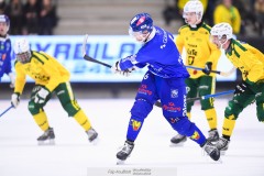 20241228 Villa-Lidköpings Martin Karlsson under bandymatchen i Elitserien mellan Villa-Lidköping BK och Ljusdals BK den 28 december 2024 i Sparbanken Arena i Lidköping.